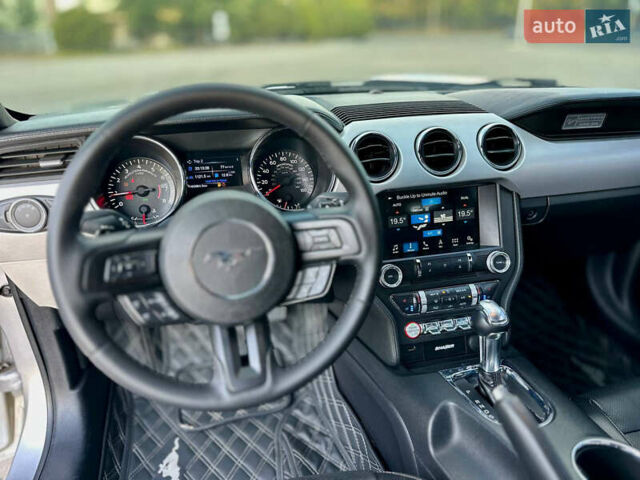 Серый Форд Мустанг, объемом двигателя 2.26 л и пробегом 161 тыс. км за 13599 $, фото 13 на Automoto.ua