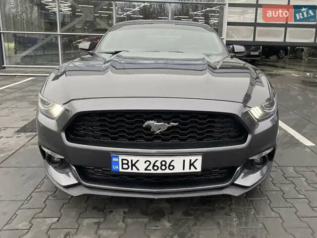 Серый Форд Мустанг, объемом двигателя 2.26 л и пробегом 162 тыс. км за 14999 $, фото 2 на Automoto.ua