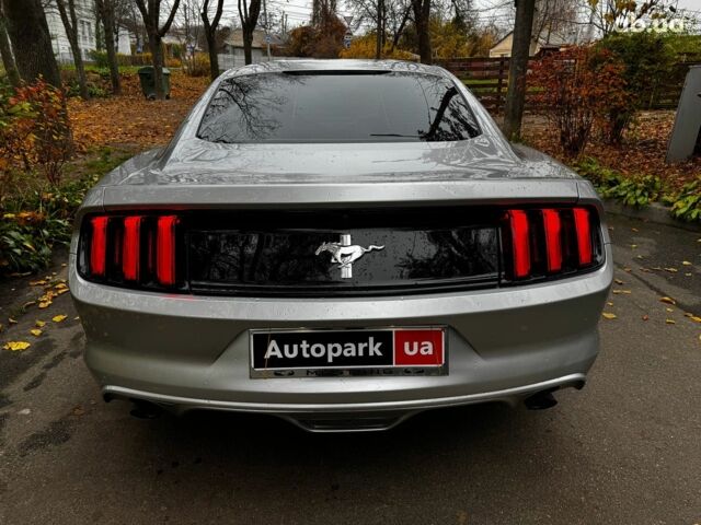 Серый Форд Мустанг, объемом двигателя 3.7 л и пробегом 126 тыс. км за 18440 $, фото 6 на Automoto.ua