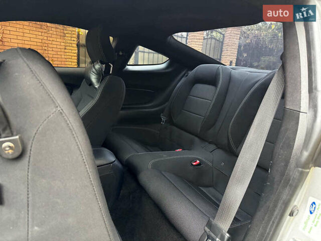 Серый Форд Мустанг, объемом двигателя 3.7 л и пробегом 126 тыс. км за 18440 $, фото 23 на Automoto.ua