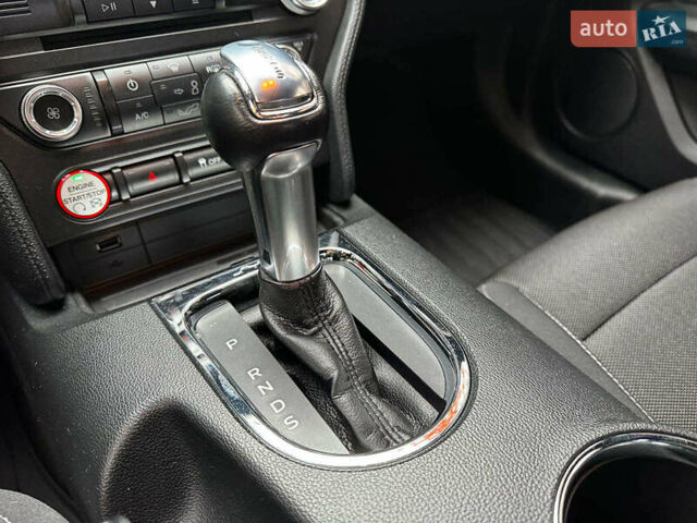 Серый Форд Мустанг, объемом двигателя 3.7 л и пробегом 126 тыс. км за 18440 $, фото 20 на Automoto.ua