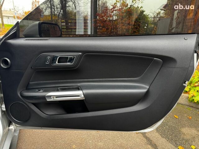 Серый Форд Мустанг, объемом двигателя 3.7 л и пробегом 126 тыс. км за 18440 $, фото 25 на Automoto.ua