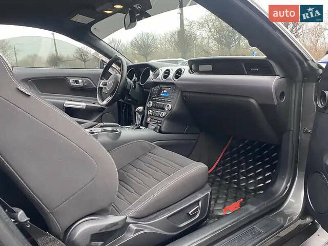 Серый Форд Мустанг, объемом двигателя 2.26 л и пробегом 162 тыс. км за 14999 $, фото 12 на Automoto.ua