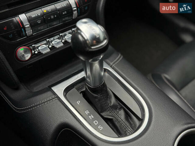 Форд Мустанг 2017 в Киеве на Automoto.ua Серый Форд Мустанг, объемом двигателя 2.26 л и пробегом 128 тыс. км за 15900 $, фото 12 на Automoto.ua