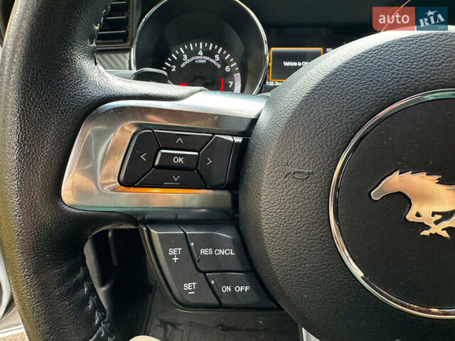 Серый Форд Мустанг, объемом двигателя 3.7 л и пробегом 126 тыс. км за 18440 $, фото 13 на Automoto.ua