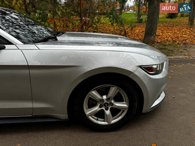 Серый Форд Мустанг, объемом двигателя 3.7 л и пробегом 126 тыс. км за 18440 $, фото 4 на Automoto.ua