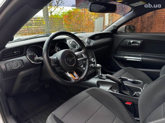 Серый Форд Мустанг, объемом двигателя 3.7 л и пробегом 126 тыс. км за 18440 $, фото 11 на Automoto.ua