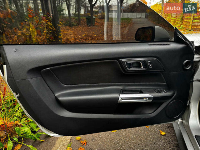 Серый Форд Мустанг, объемом двигателя 3.7 л и пробегом 126 тыс. км за 18440 $, фото 10 на Automoto.ua