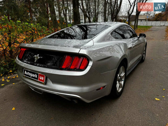 Серый Форд Мустанг, объемом двигателя 3.7 л и пробегом 126 тыс. км за 18440 $, фото 6 на Automoto.ua