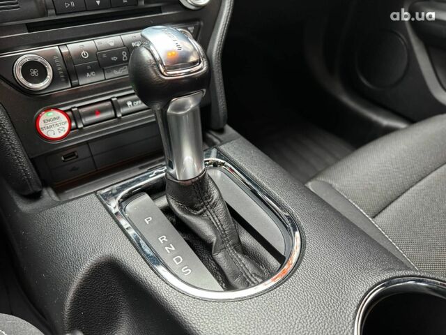 Серый Форд Мустанг, объемом двигателя 3.7 л и пробегом 126 тыс. км за 18440 $, фото 20 на Automoto.ua