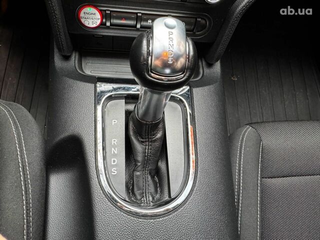 Серый Форд Мустанг, объемом двигателя 3.7 л и пробегом 126 тыс. км за 18440 $, фото 19 на Automoto.ua