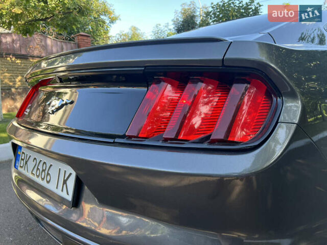 Серый Форд Мустанг, объемом двигателя 2.26 л и пробегом 162 тыс. км за 16750 $, фото 12 на Automoto.ua