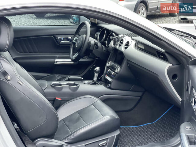 Серый Форд Мустанг, объемом двигателя 2.26 л и пробегом 80 тыс. км за 17500 $, фото 18 на Automoto.ua