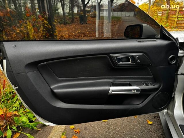 Серый Форд Мустанг, объемом двигателя 3.7 л и пробегом 126 тыс. км за 18440 $, фото 10 на Automoto.ua