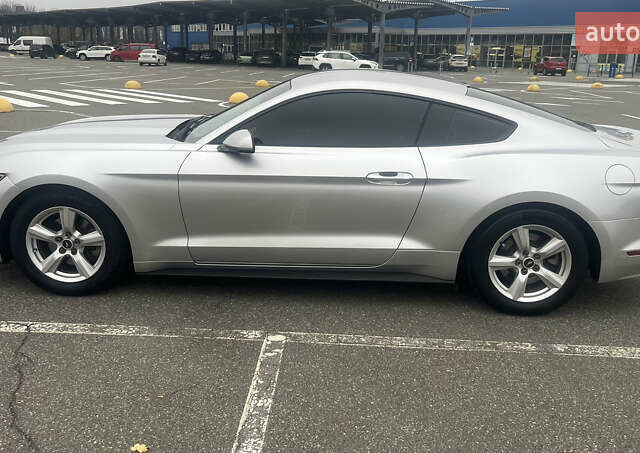 Сірий Форд Мустанг, об'ємом двигуна 3.72 л та пробігом 125 тис. км за 18500 $, фото 2 на Automoto.ua