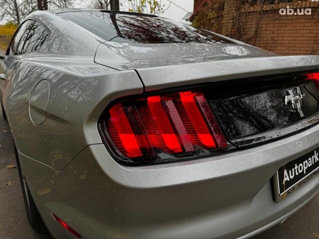 Серый Форд Мустанг, объемом двигателя 3.7 л и пробегом 126 тыс. км за 18440 $, фото 8 на Automoto.ua