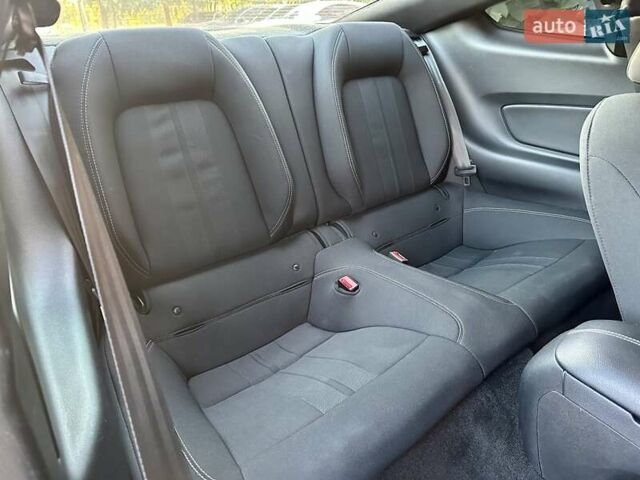 Серый Форд Мустанг, объемом двигателя 2.26 л и пробегом 107 тыс. км за 18000 $, фото 8 на Automoto.ua