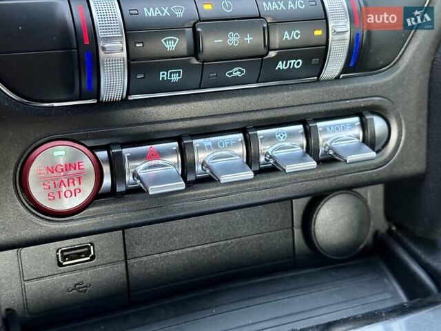 Серый Форд Мустанг, объемом двигателя 2.26 л и пробегом 107 тыс. км за 18000 $, фото 16 на Automoto.ua