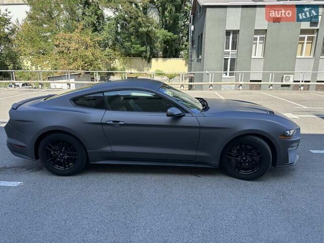 Серый Форд Мустанг, объемом двигателя 4.95 л и пробегом 67 тыс. км за 27600 $, фото 3 на Automoto.ua