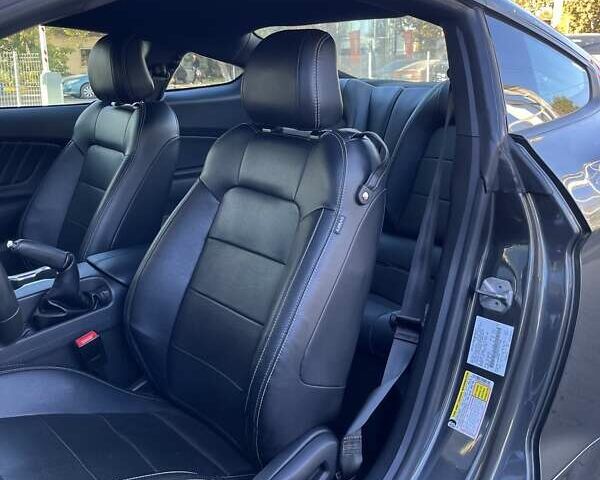 Серый Форд Мустанг, объемом двигателя 2.26 л и пробегом 27 тыс. км за 19100 $, фото 19 на Automoto.ua