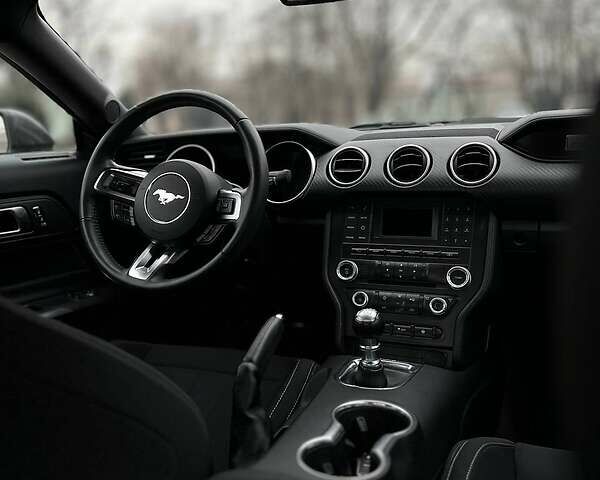 Серый Форд Мустанг, объемом двигателя 2.3 л и пробегом 37 тыс. км за 22999 $, фото 9 на Automoto.ua