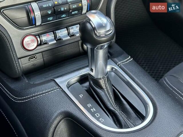 Серый Форд Мустанг, объемом двигателя 2.26 л и пробегом 107 тыс. км за 18000 $, фото 17 на Automoto.ua