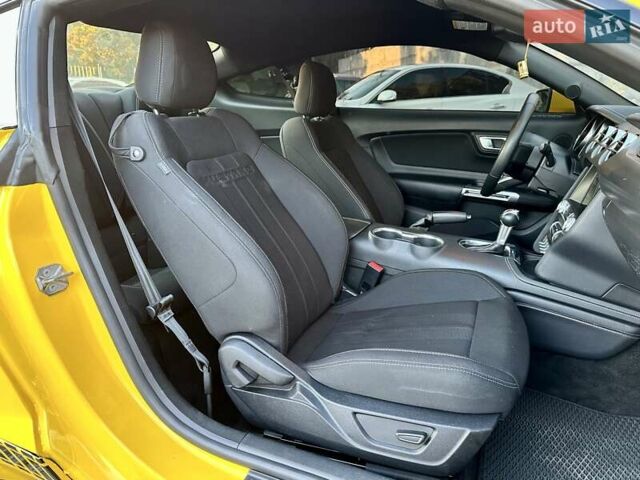 Серый Форд Мустанг, объемом двигателя 2.26 л и пробегом 107 тыс. км за 18000 $, фото 7 на Automoto.ua