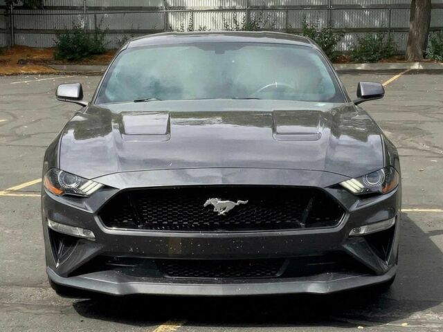 Серый Форд Мустанг, объемом двигателя 5 л и пробегом 44 тыс. км за 12500 $, фото 1 на Automoto.ua