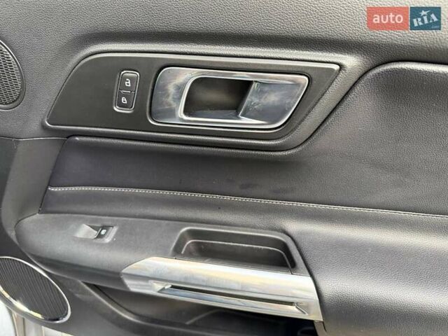 Серый Форд Мустанг, объемом двигателя 2.26 л и пробегом 85 тыс. км за 21500 $, фото 28 на Automoto.ua