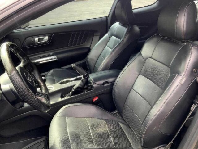 Серый Форд Мустанг, объемом двигателя 5 л и пробегом 44 тыс. км за 12500 $, фото 7 на Automoto.ua