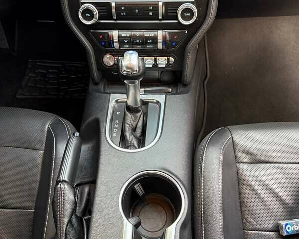 Серый Форд Мустанг, объемом двигателя 2.26 л и пробегом 85 тыс. км за 21500 $, фото 23 на Automoto.ua