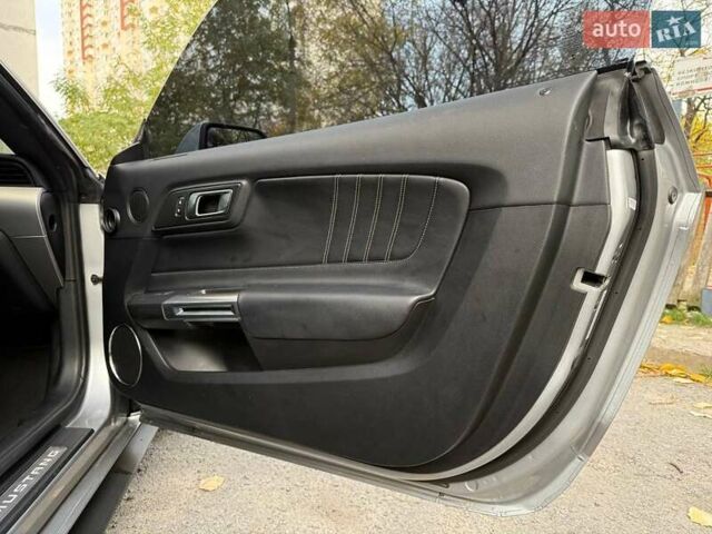 Серый Форд Мустанг, объемом двигателя 2.26 л и пробегом 85 тыс. км за 21500 $, фото 29 на Automoto.ua