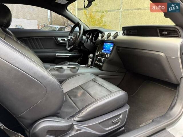 Серый Форд Мустанг, объемом двигателя 2.26 л и пробегом 85 тыс. км за 21500 $, фото 27 на Automoto.ua