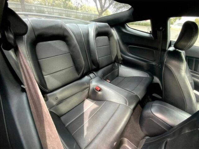 Серый Форд Мустанг, объемом двигателя 5 л и пробегом 44 тыс. км за 12500 $, фото 8 на Automoto.ua