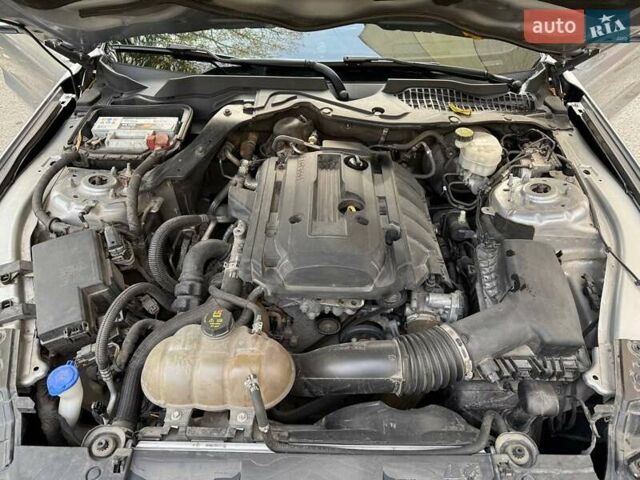 Серый Форд Мустанг, объемом двигателя 2.26 л и пробегом 85 тыс. км за 21500 $, фото 10 на Automoto.ua