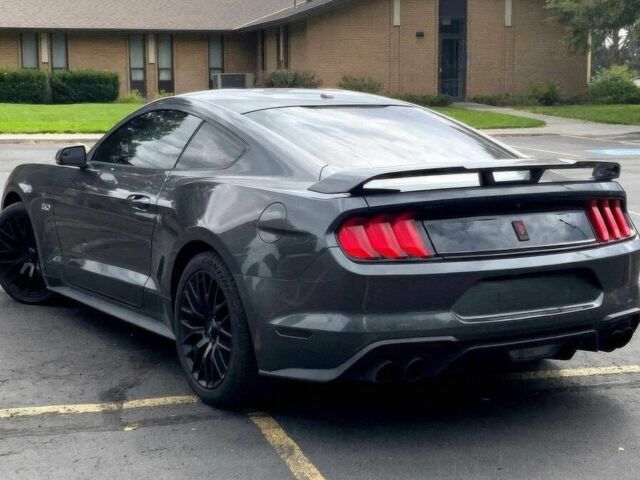 Серый Форд Мустанг, объемом двигателя 5 л и пробегом 44 тыс. км за 12500 $, фото 4 на Automoto.ua