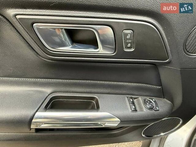 Серый Форд Мустанг, объемом двигателя 2.26 л и пробегом 85 тыс. км за 21500 $, фото 19 на Automoto.ua