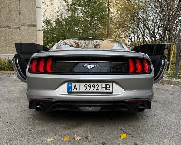 Серый Форд Мустанг, объемом двигателя 2.26 л и пробегом 85 тыс. км за 21500 $, фото 3 на Automoto.ua