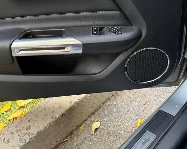 Серый Форд Мустанг, объемом двигателя 2.26 л и пробегом 85 тыс. км за 21500 $, фото 7 на Automoto.ua