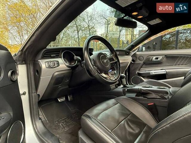 Серый Форд Мустанг, объемом двигателя 2.26 л и пробегом 85 тыс. км за 21500 $, фото 18 на Automoto.ua