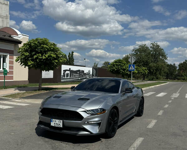 Серый Форд Мустанг, объемом двигателя 2.26 л и пробегом 60 тыс. км за 29500 $, фото 4 на Automoto.ua