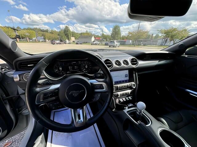 Серый Форд Мустанг, объемом двигателя 5 л и пробегом 23 тыс. км за 28000 $, фото 9 на Automoto.ua