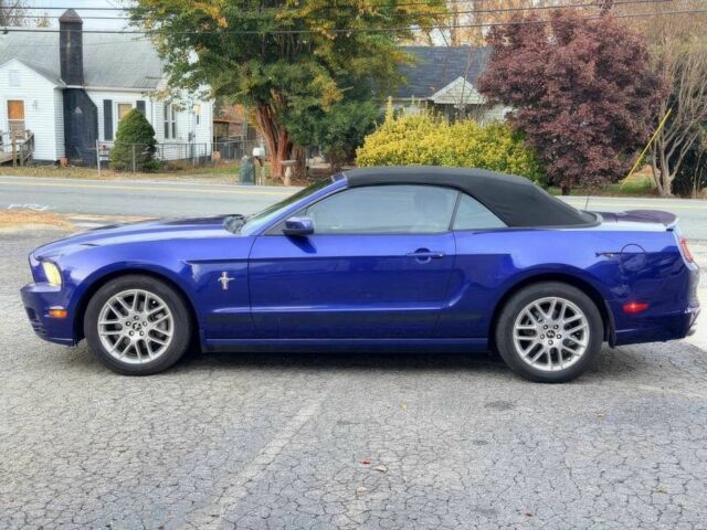 Синий Форд Мустанг, объемом двигателя 3.7 л и пробегом 85 тыс. км за 5300 $, фото 4 на Automoto.ua