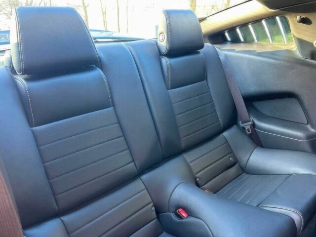 Синий Форд Мустанг, объемом двигателя 5 л и пробегом 88 тыс. км за 2900 $, фото 12 на Automoto.ua