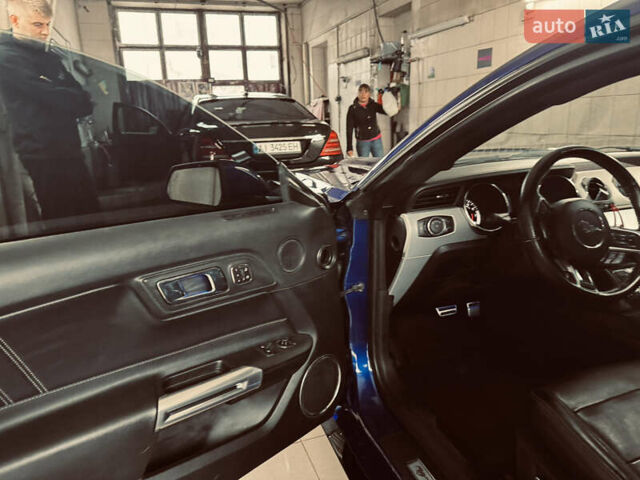 Синий Форд Мустанг, объемом двигателя 2.3 л и пробегом 128 тыс. км за 15800 $, фото 32 на Automoto.ua