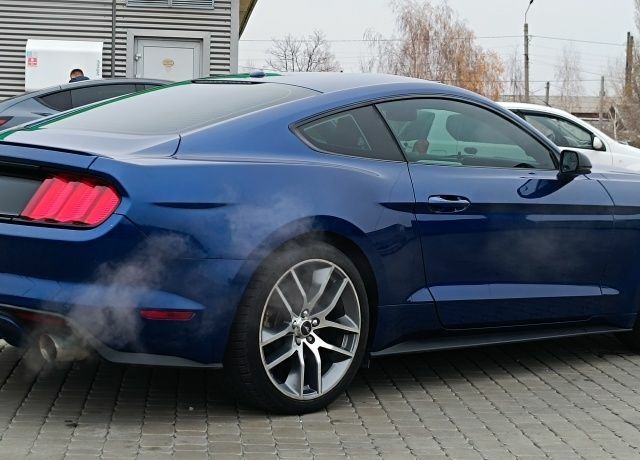 Синій Форд Мустанг, об'ємом двигуна 2.3 л та пробігом 53 тис. км за 17777 $, фото 4 на Automoto.ua