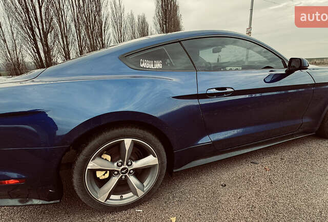 Синий Форд Мустанг, объемом двигателя 2.3 л и пробегом 128 тыс. км за 15800 $, фото 7 на Automoto.ua