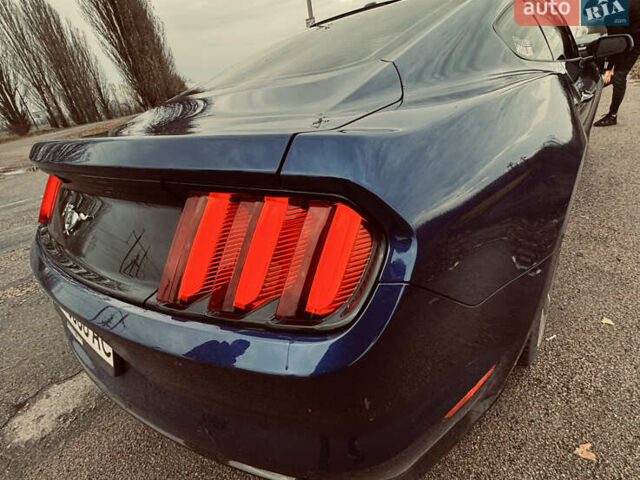 Синий Форд Мустанг, объемом двигателя 2.3 л и пробегом 128 тыс. км за 15800 $, фото 10 на Automoto.ua