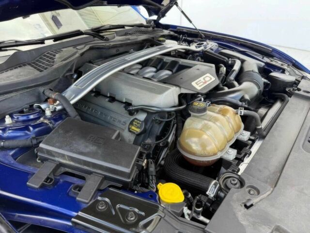 Синий Форд Мустанг, объемом двигателя 5 л и пробегом 77 тыс. км за 10000 $, фото 15 на Automoto.ua