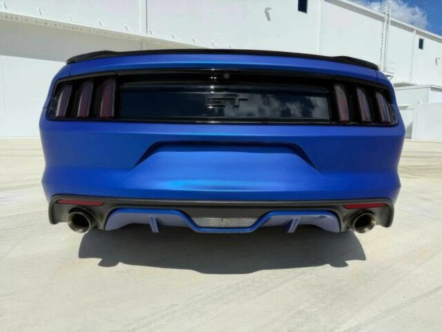 Синий Форд Мустанг, объемом двигателя 5 л и пробегом 77 тыс. км за 10000 $, фото 5 на Automoto.ua